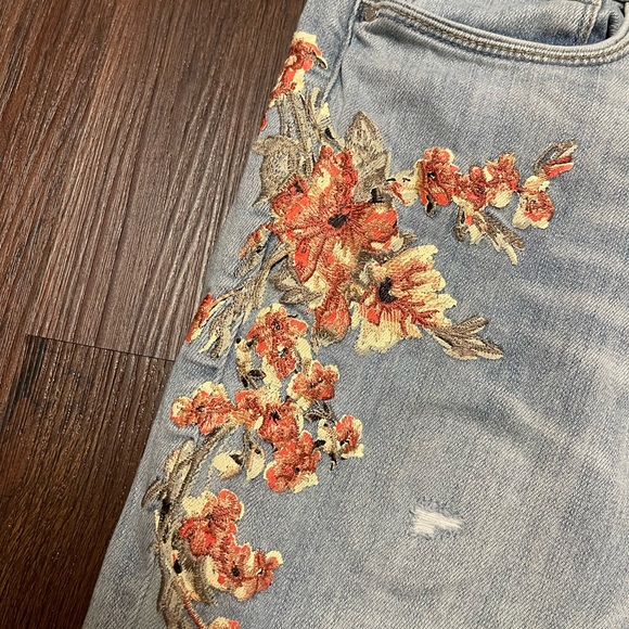 WHBM The Girlfriend Floral Embroidered Cropped Jeans - Picture 6 of 13